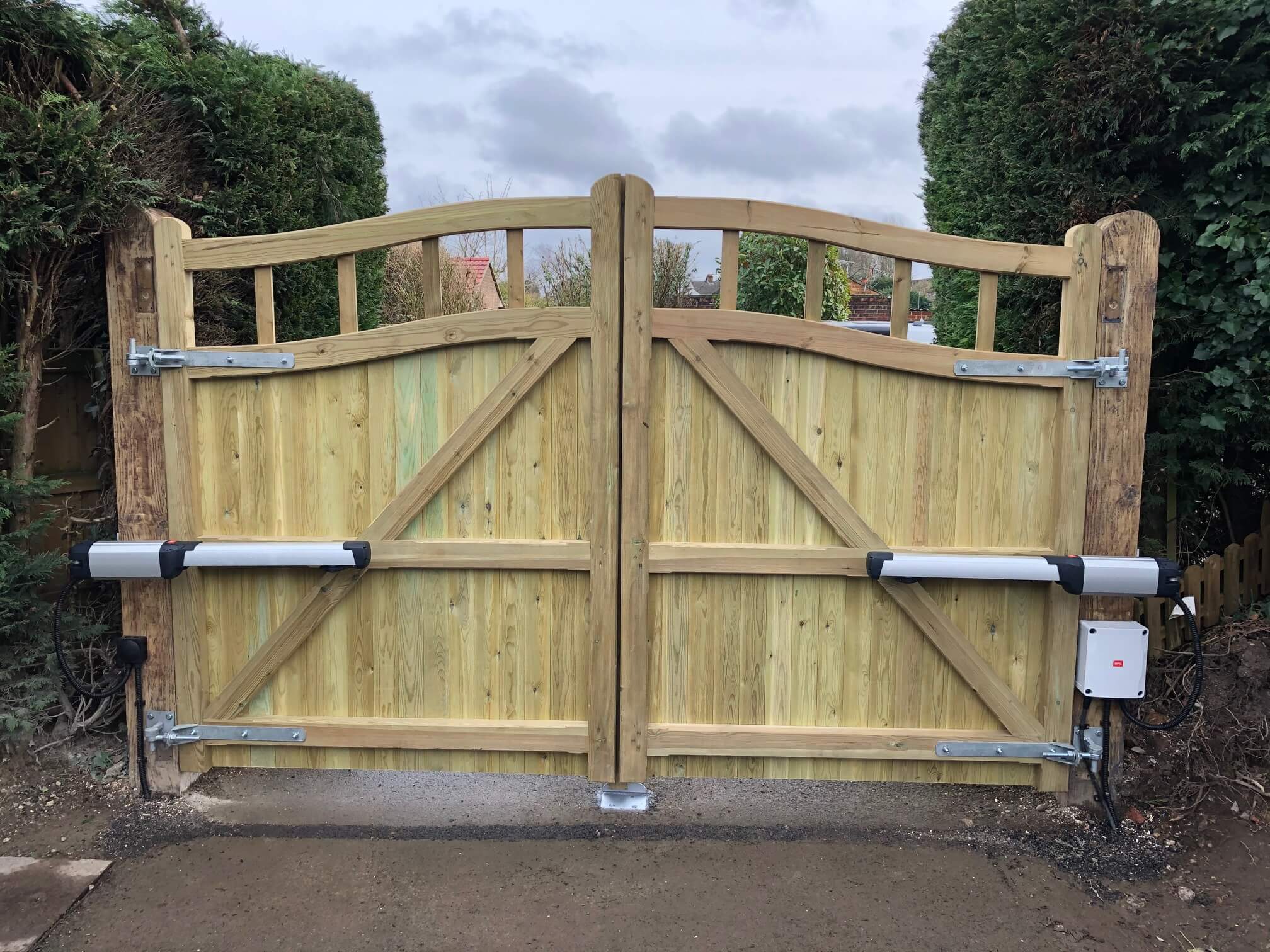 Double curved Chelsea softwood overground