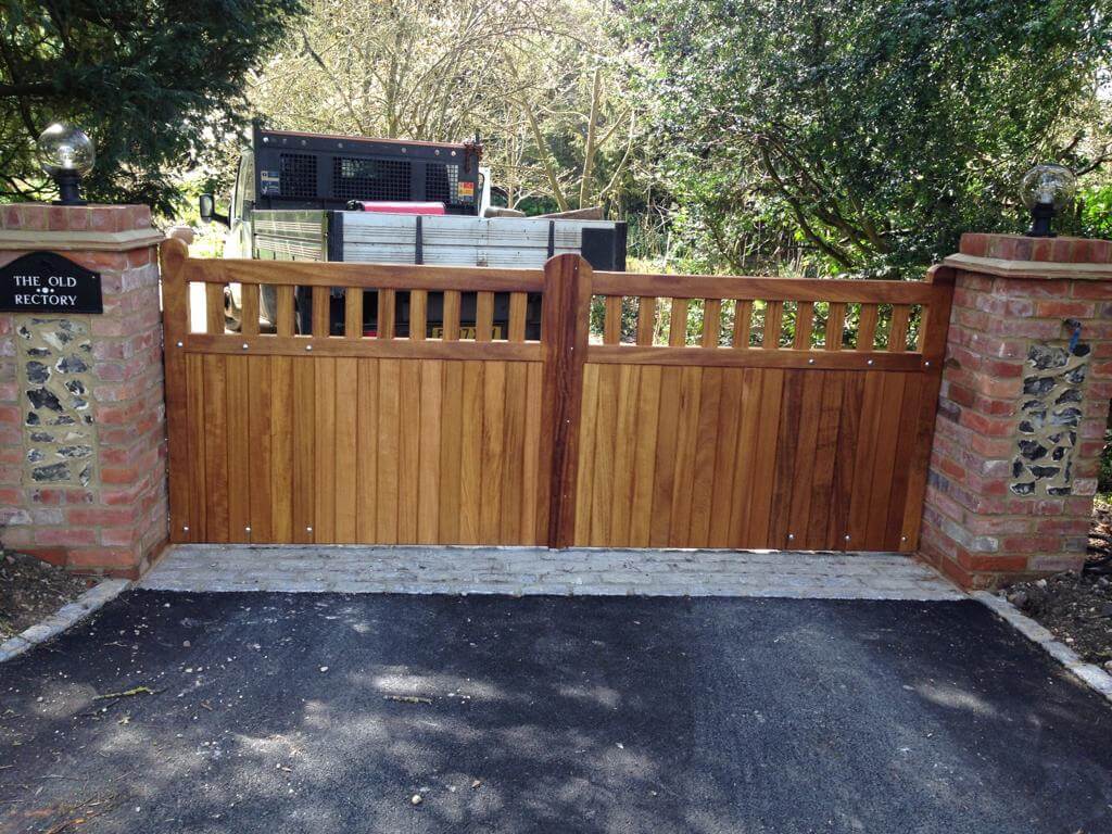 Side garden gate with a gate latch